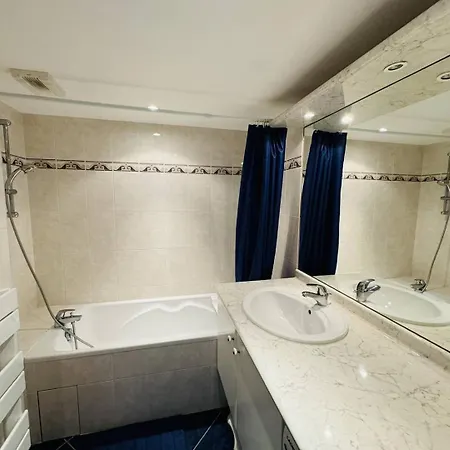Apartment Centre Ville, Au Calme, Jardin.
